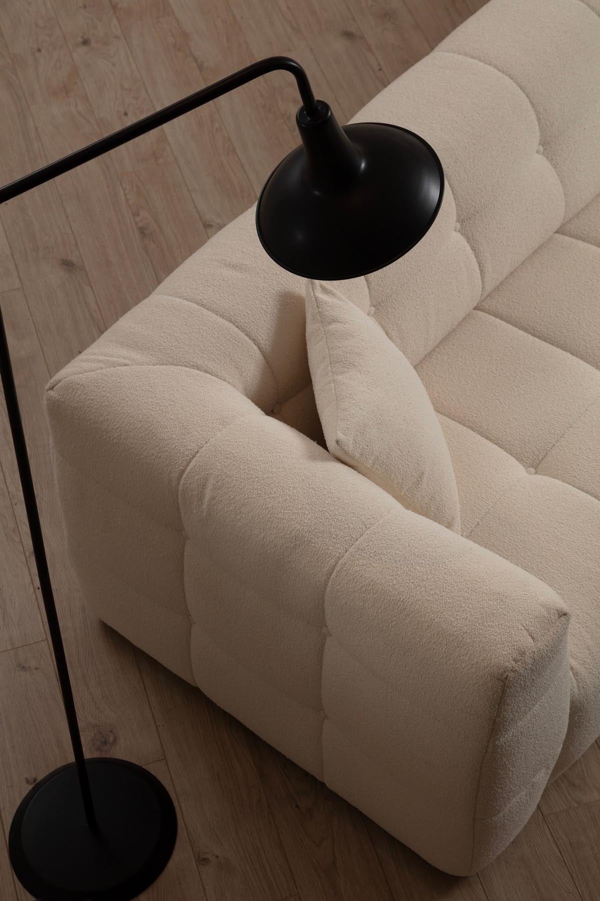 Genießen Sie stilvollen Komfort mit dem Cady 3 Sitzer Right Ecksofa in Beige von Atelier Del Sofa – ideal für entspannte Stunden in Ihrem Wohnraum!