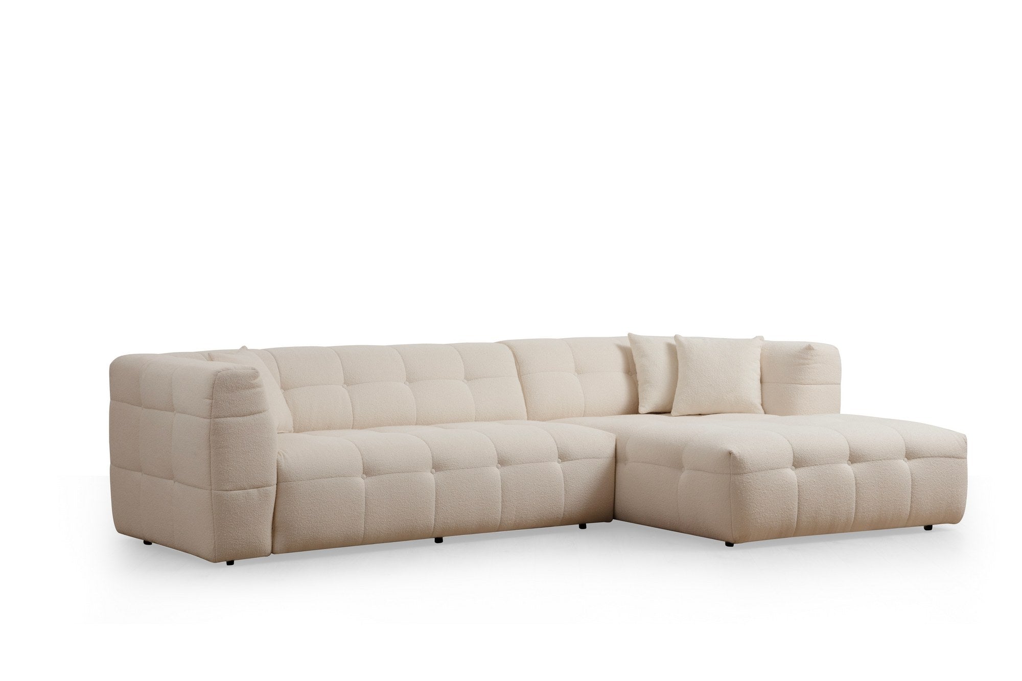 Entdecken Sie das Cady 3 Sitzer Right Ecksofa in Beige von Atelier Del Sofa – der perfekte Mix aus Eleganz und Gemütlichkeit für Ihr Zuhause!