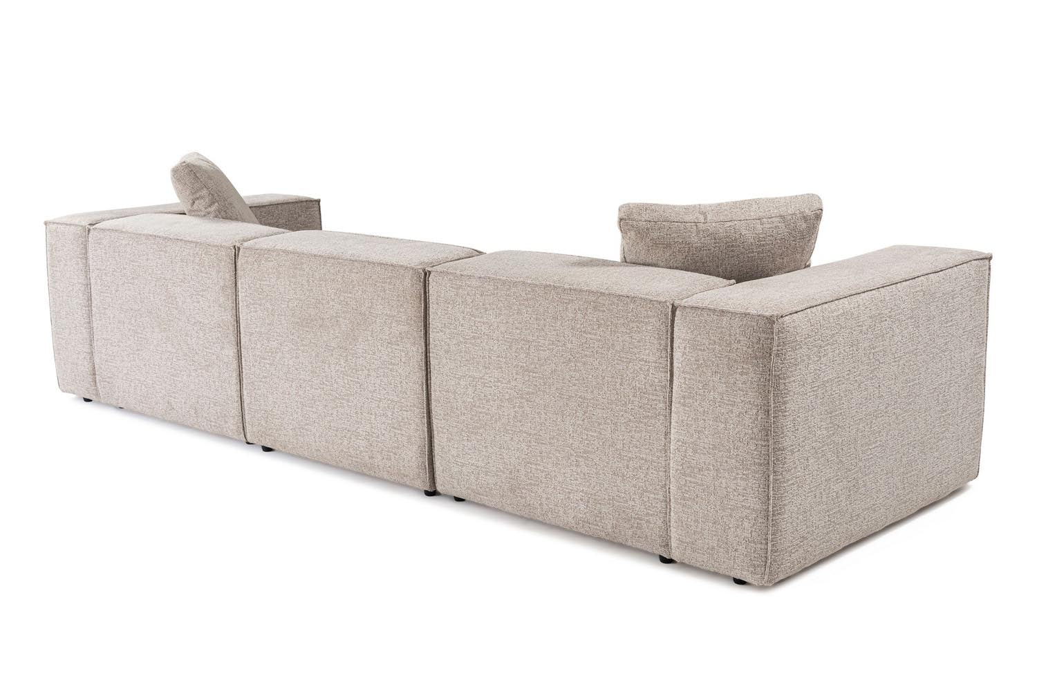 Entdecken Sie das elegante Ecksofa Lora in Mokka von Atelier Del Sofa – der Inbegriff von Komfort und zeitloser Schönheit für Ihr Zuhause.
