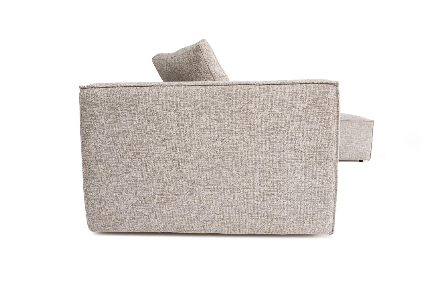 Genießen Sie das stilvolle Ecksofa Lora in Mokka von Atelier Del Sofa – der perfekte Rückzugsort für Komfort und Eleganz in Ihrem Wohnraum.