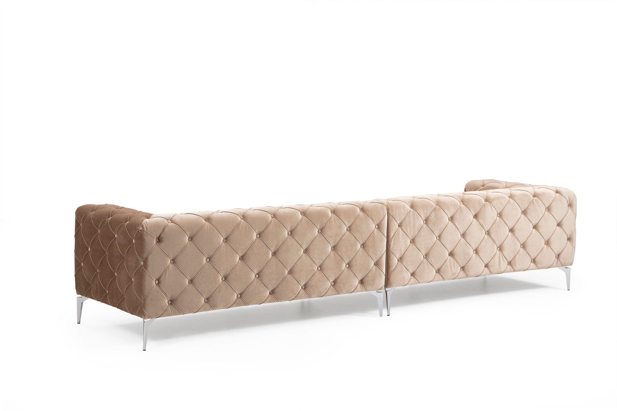 Erleben Sie das Como 4er Sofa in Dunkelcreme von Atelier Del Sofa – eine harmonische Verbindung aus Eleganz, Komfort und Funktionalität für Ihr Zuhause.