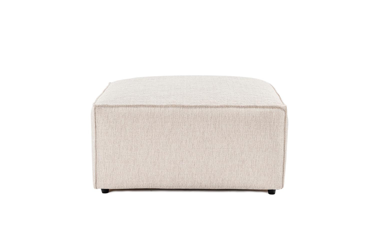 Erleben Sie den Lora Pouffe in Hellbraun von Atelier Del Sofa – ein eleganter Hocker, der Komfort und Stil in jeden Raum zaubert.