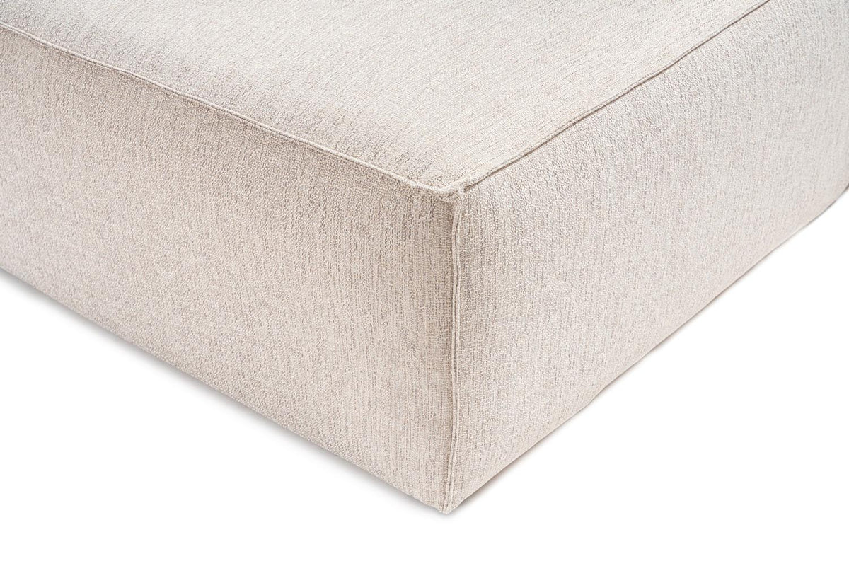 Lora Pouffe Pouf - Hellbraun in Hellbraun präsentiert im Onlineshop von KAQTU Design AG. Pouf ist von Atelier Del Sofa