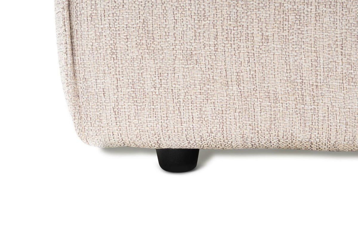 Lora Pouffe Pouf - Hellbraun in Hellbraun präsentiert im Onlineshop von KAQTU Design AG. Pouf ist von Atelier Del Sofa