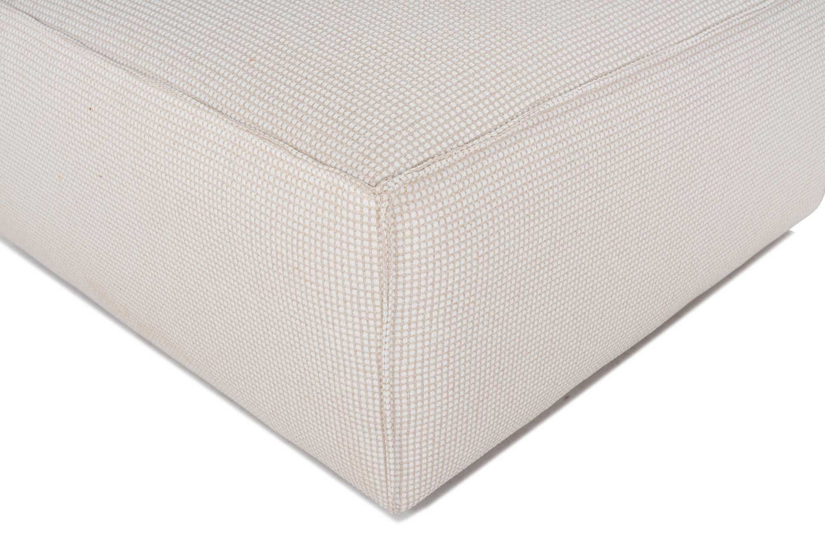 Lora Pouffe Pouf - Weiss in Weiss präsentiert im Onlineshop von KAQTU Design AG. Pouf ist von Atelier Del Sofa