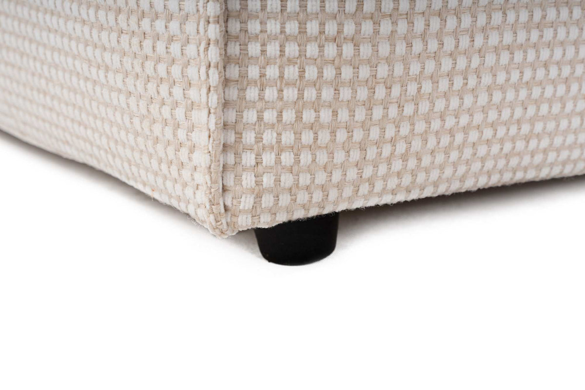 Lora Pouffe Pouf - Weiss in Weiss präsentiert im Onlineshop von KAQTU Design AG. Pouf ist von Atelier Del Sofa