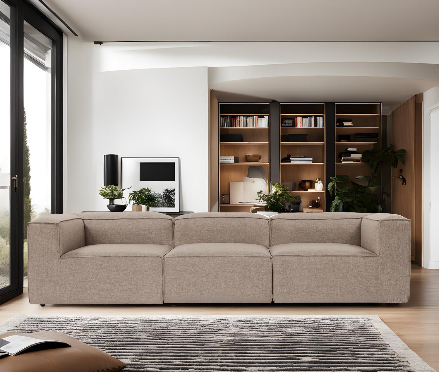 Verleihen Sie Ihrem Wohnraum mit dem Fora 3-Sitzer-Sofa in elegantem Braun von Atelier Del Sofa einen Hauch von Stil und Komfort.