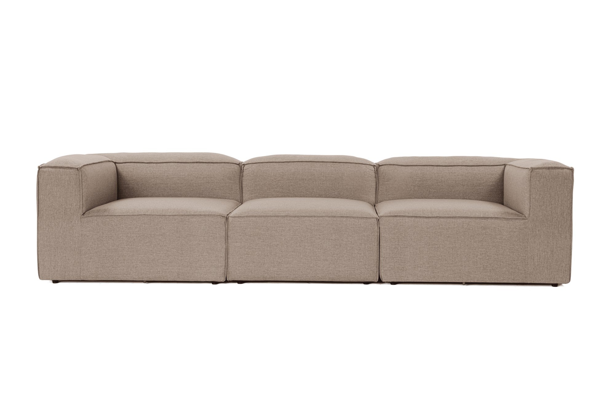 Entspannen Sie stilvoll auf dem Fora 3-Sitzer-Sofa in edlem Braun von Atelier Del Sofa – für ein gemütliches und elegantes Wohnzimmer.