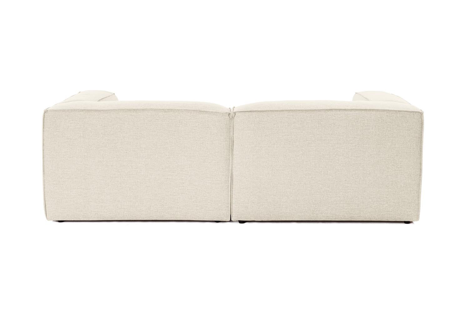 Entdecken Sie das Fora 2 2er Sofa in Ecru von Atelier Del Sofa – ein stilvolles Möbelstück, das luxuriösen Komfort und zeitlose Eleganz in Ihr Zuhause bringt.