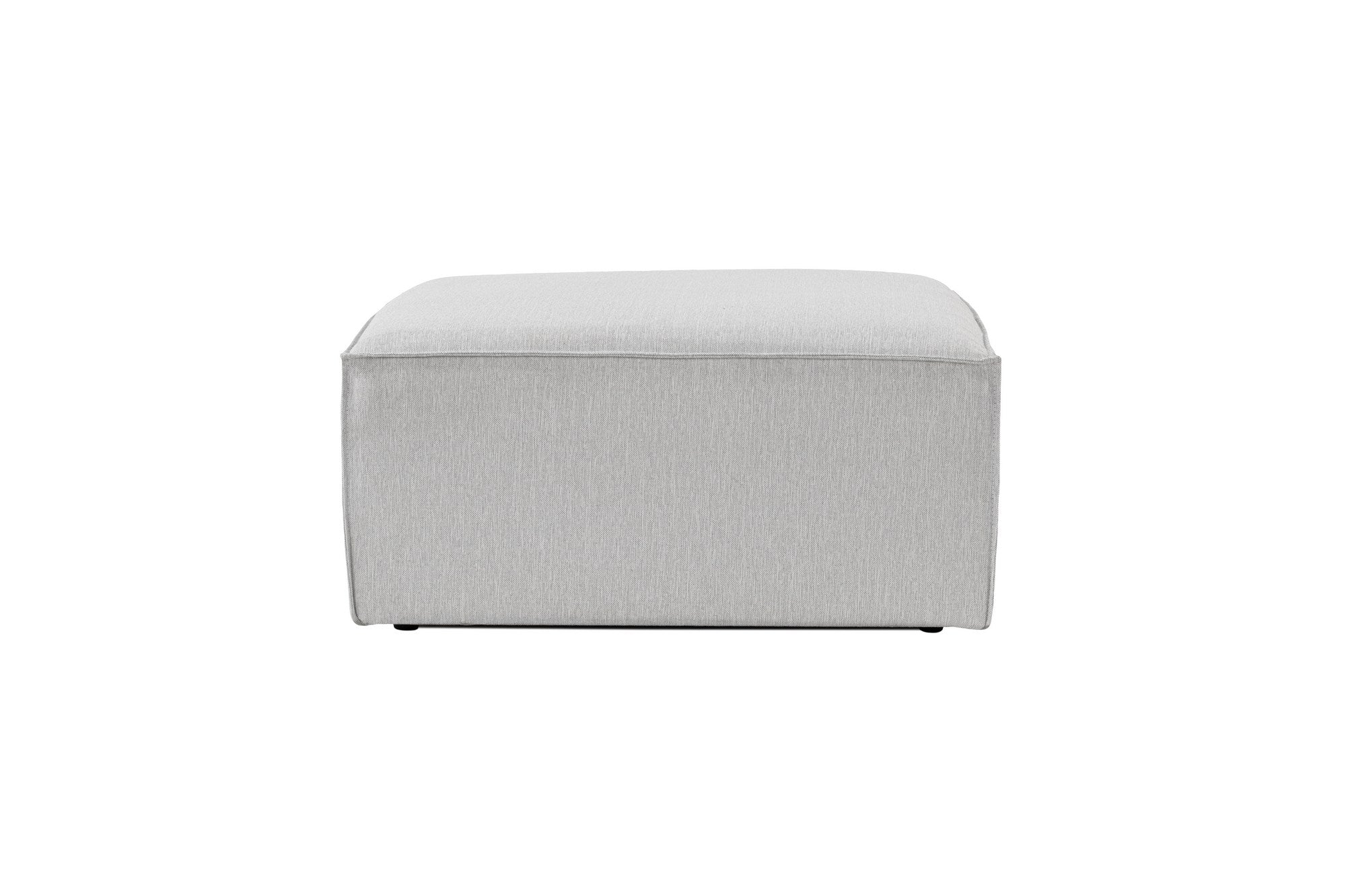 Verleihen Sie Ihrem Zuhause mit dem Fora Pouffe in Hellgrau von Atelier Del Sofa einen Hauch von Luxus und Komfort – ideal für jeden Wohnstil.