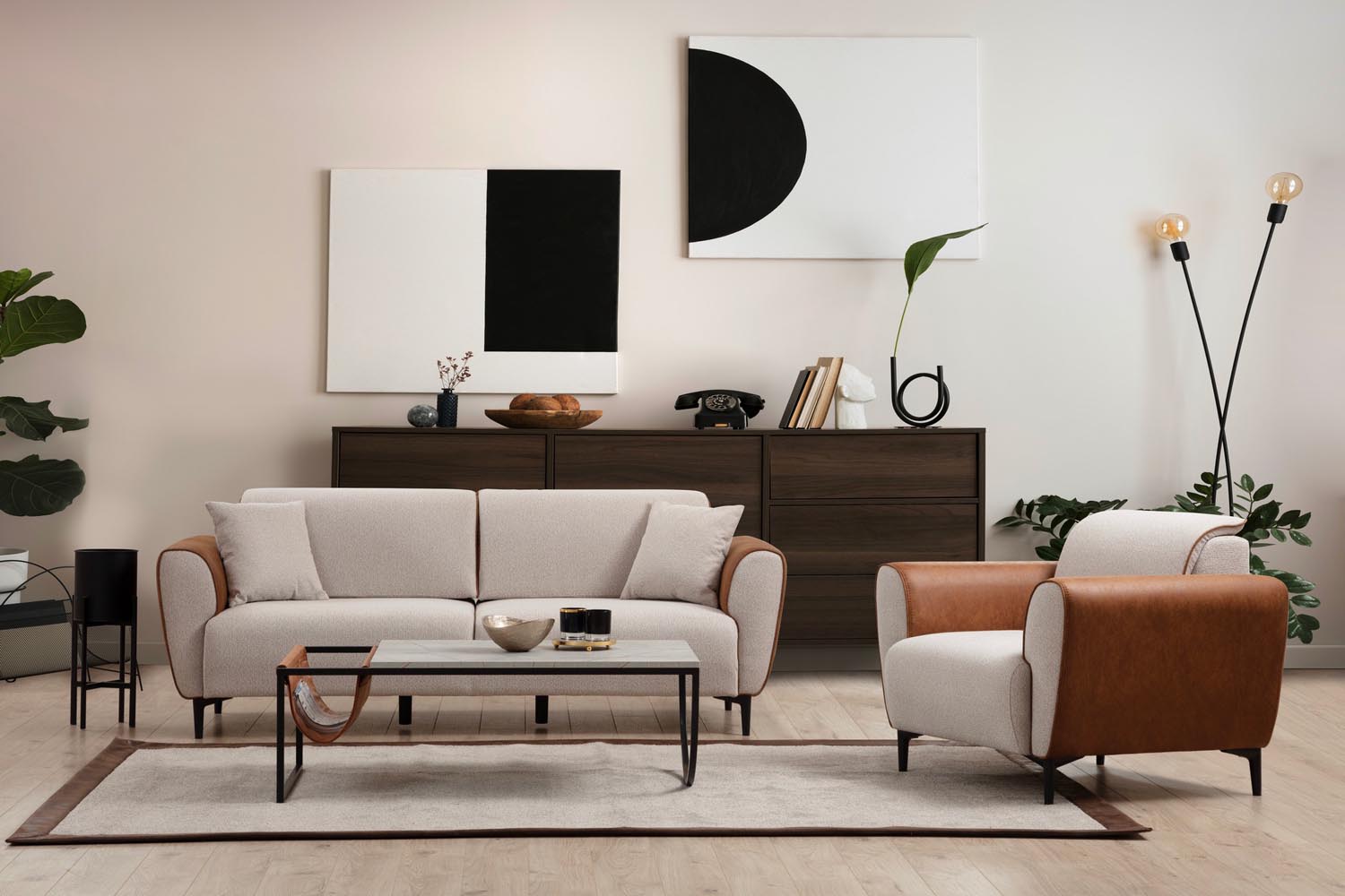 Genießen Sie das Aren Modulares Sofa in Beige Zimt von Atelier Del Sofa – eine perfekte Kombination aus Eleganz und unvergleichlichem Sitzkomfort.