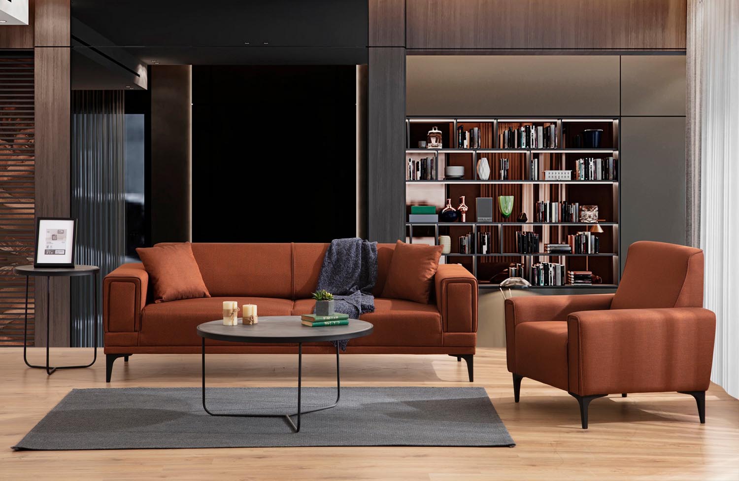 Erleben Sie das Horizon Sofa in Kachelrot von Atelier Del Sofa – ein elegantes 1-Sitzer-Möbelstück, das höchsten Komfort und zeitloses Design bietet.