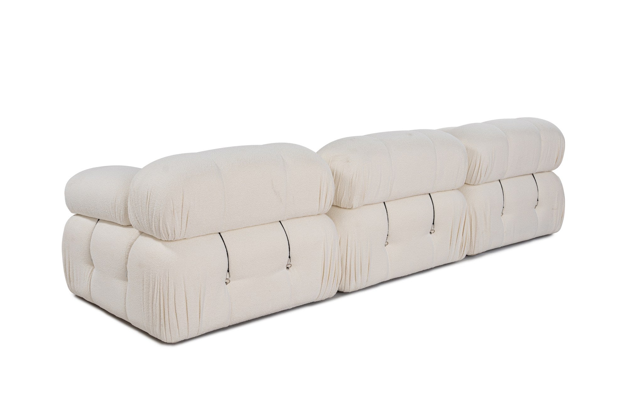 Erleben Sie das stilvolle Bubble 3-Sitzer Sofa in Weiß von Atelier Del Sofa. Perfekte Kombination aus Komfort, Eleganz und Langlebigkeit für Ihr Zuhause.