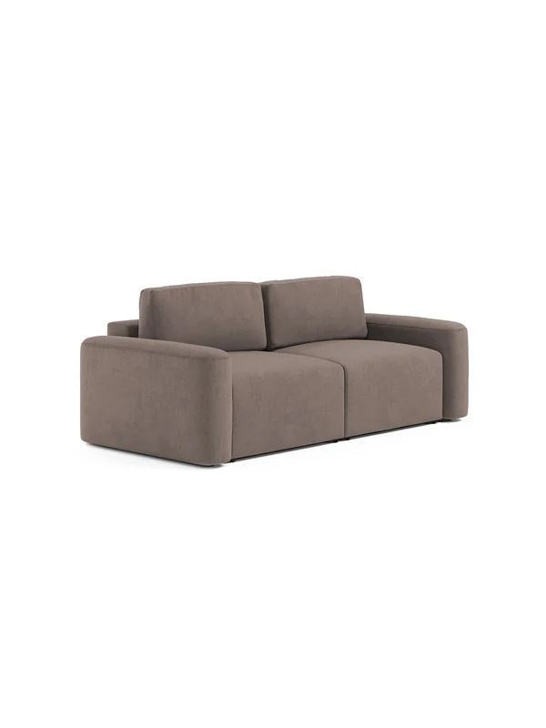 Braunes 3-Sitzer Sofa Mono Lilly von Hanah Home mit Buchenholz-Gestell, Kunststoffbeinen und gepolsterten Sitz- und Rückenkissen.
