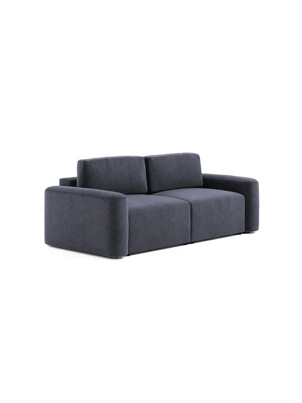 Petrolblaues 3-Sitzer Sofa Mono Lilly mit Buchenholzgestell, gepolsterten Sitzkissen und Kunststoffbeinen in einem Wohnzimmer.