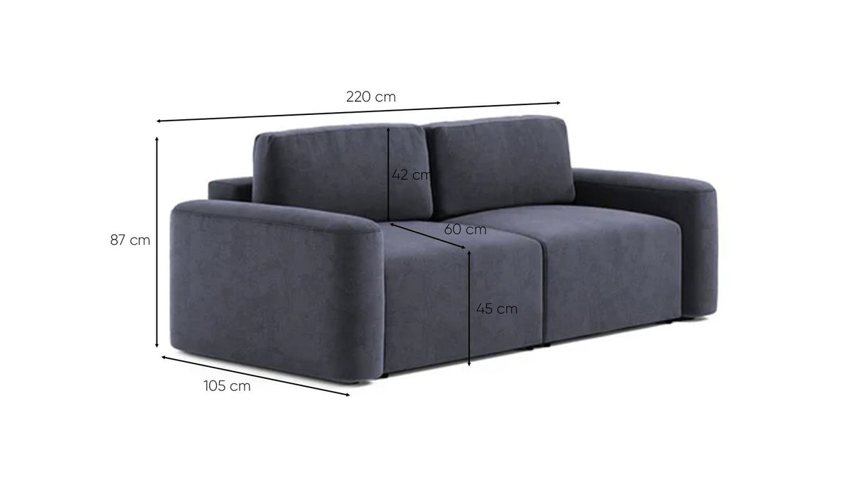 Petrolblaues 3-Sitzer Sofa Mono Lilly mit Buchenholzgestell, gepolsterten Sitzkissen und Kunststoffbeinen in einem Wohnzimmer.