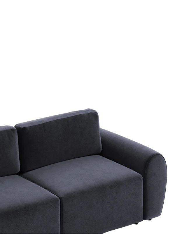 Petrolblaues 3-Sitzer Sofa Mono P von Hanah Home mit Buchenholzgestell, Kunststoffbeinen und weichem Schaumstoffpolster, Frontalansicht.