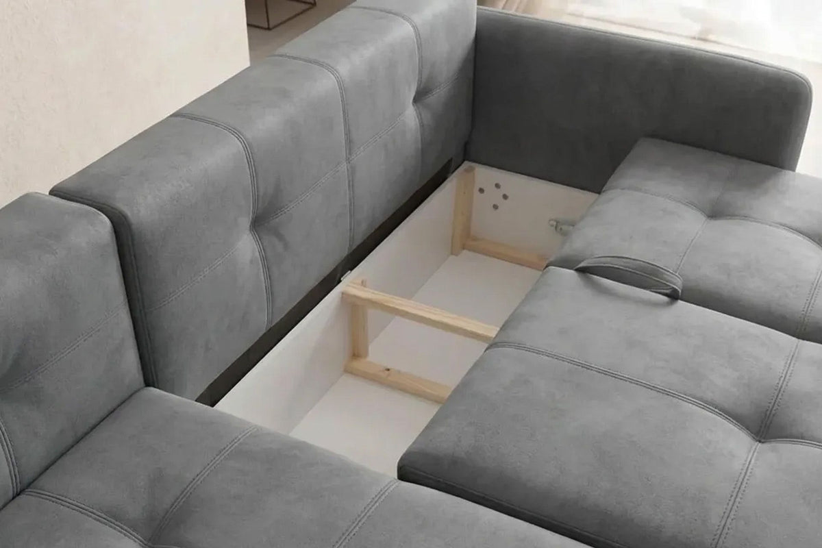 Graues Eck-Schlafsofa links von Hanah Home mit Polyesterbezug, Buchenholzgestell, zwei Kissen und sichtbarem Staufach unter der Sitzfläche.