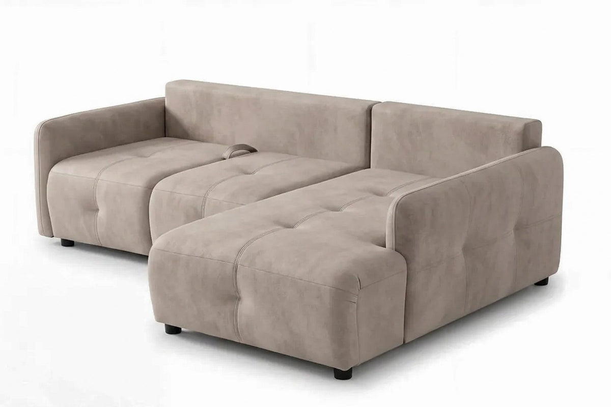 Eck-Schlafsofa rechts in Beige mit Polyesterbezug, Buchenholzgestell, Kunststoffbeinen und zwei Kissen, freistehend fotografiert.