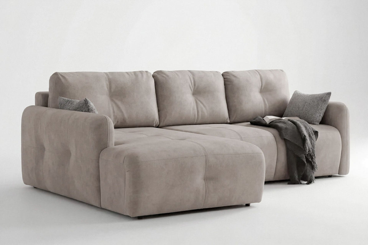 Beiges Eck-Schlafsofa mit Polyesterbezug, Buchenholzgestell, Kunststoffbeinen und zwei losen Kissen, links ausgerichtet.