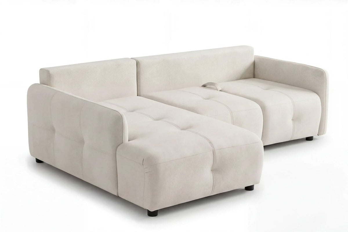 Ecrufarbenes Eck-Schlafsofa aus Polyesterstoff mit Buchenholzgestell, Kunststoffbeinen und Staufach unter der Sitzfläche.