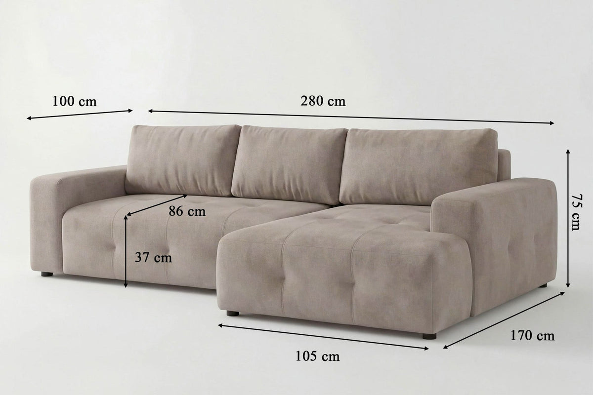 Beiges Eck-Schlafsofa Magnum mit Polyesterbezug, Buchenholzgestell, Staufach unter der Sitzfläche und zwei losen Kissen im Wohnzimmer.