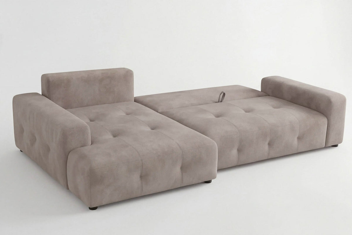 Beiges Eck-Schlafsofa Magnum von Hanah Home mit Polyesterbezug, Buchenholzgestell, Kunststoffbeinen und zwei losen Kissen, links ausgerichtet.