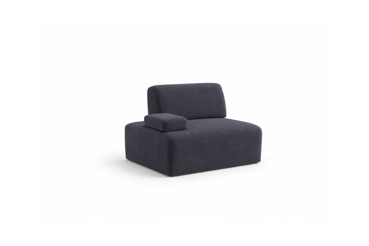 Petrolblaues 3-Sitzer Sofa Madlen von Hanah Home mit niedrigen Kunststoffbeinen, Polyesterbezug und zwei Kissen auf hellem Hintergrund.