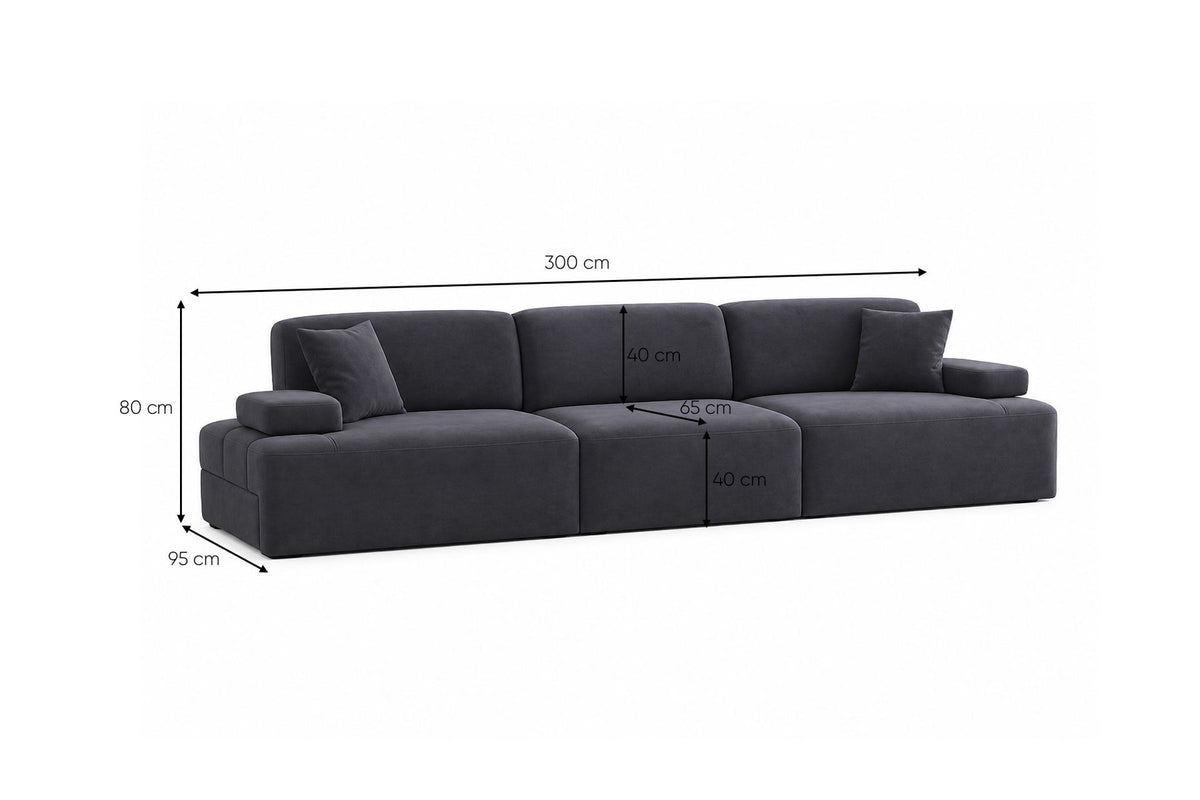 Petrolblaues 4-Sitzer Sofa Madlen mit niedrigen Kunststoffbeinen, Polyesterbezug, zwei Kissen und sichtbarem Staufach unter der Sitzfläche.