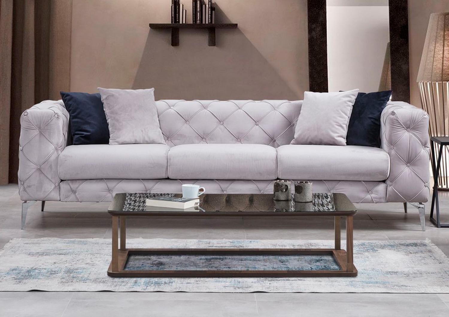 Entdecken Sie das Como - Light Grey Sofa von Atelier Del Sofa: Eleganz und Komfort vereint in einem stilvollen 3-Sitzer für Ihr Zuhause.
