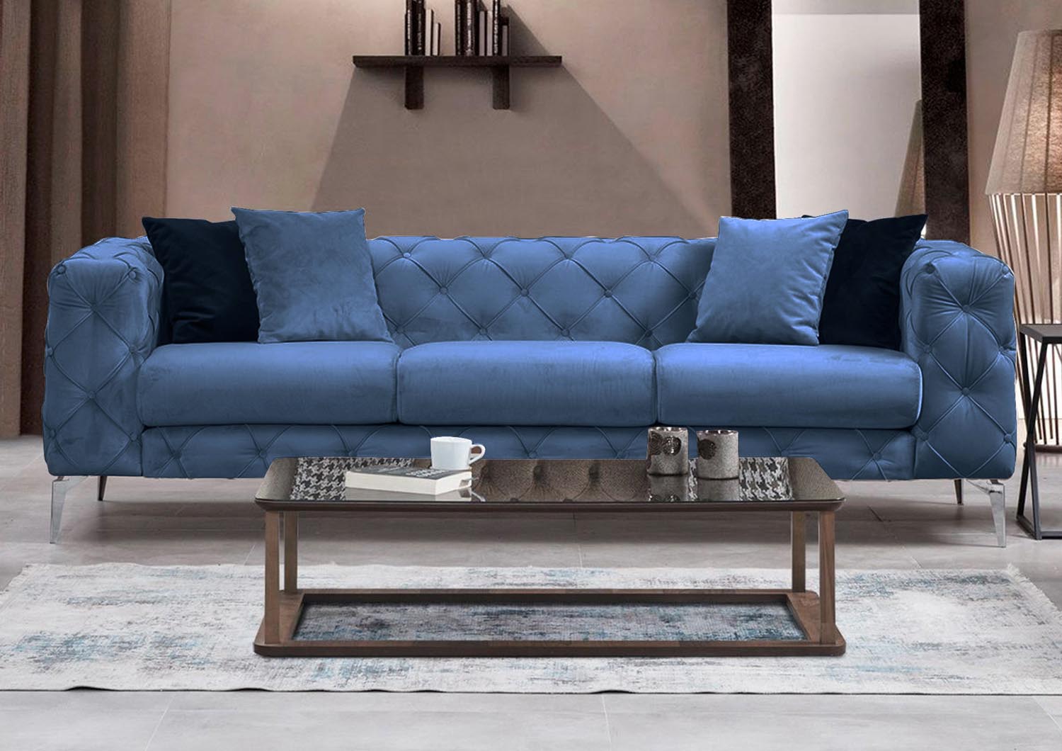 Entdecken Sie das Como 3-Sitzer-Sofa in Blau von Atelier Del Sofa – ein stilvolles Möbelstück, das Luxus und Komfort vereint.