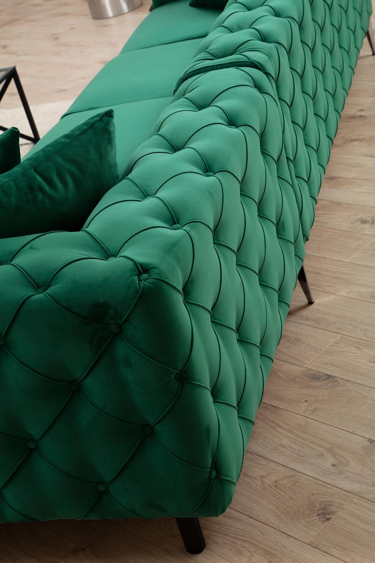Como Right Ecksofa - Grün in Grün präsentiert im Onlineshop von KAQTU Design AG. Ecksofa ist von Atelier Del Sofa