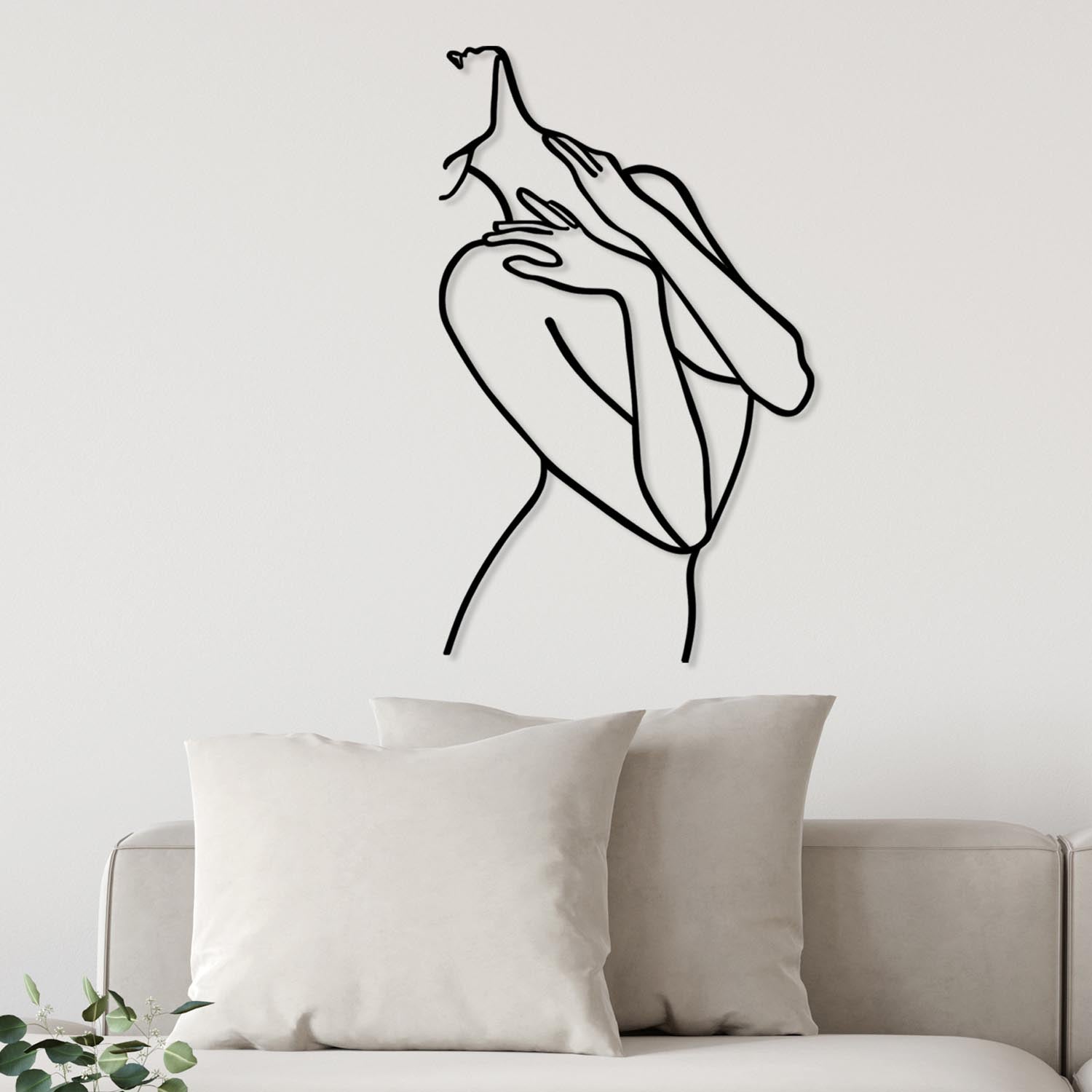 Verleihen Sie Ihrem Zuhause mit der Woman Lines Wanddeko von Wallity in Schwarz einen Hauch von Eleganz. Ein zeitloses Metall-Accessoire für jeden Raum.