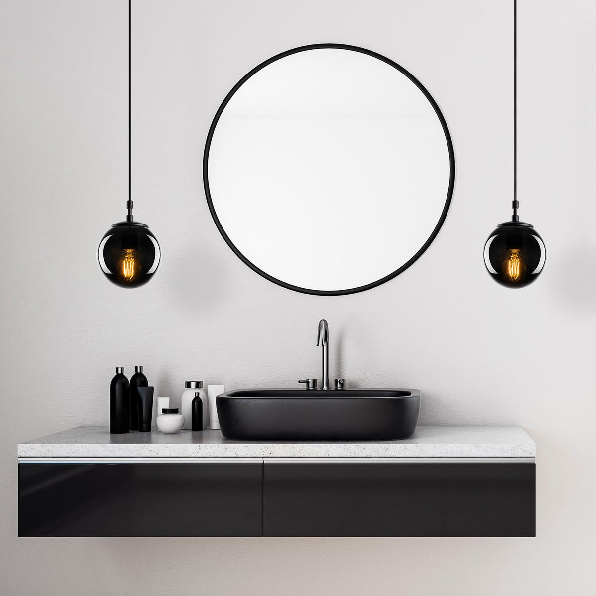 Efe Pendellampe - Schwarz
Rauch in Schwarz / Rauch präsentiert im Onlineshop von KAQTU Design AG. Pendelleuchte ist von Opviq