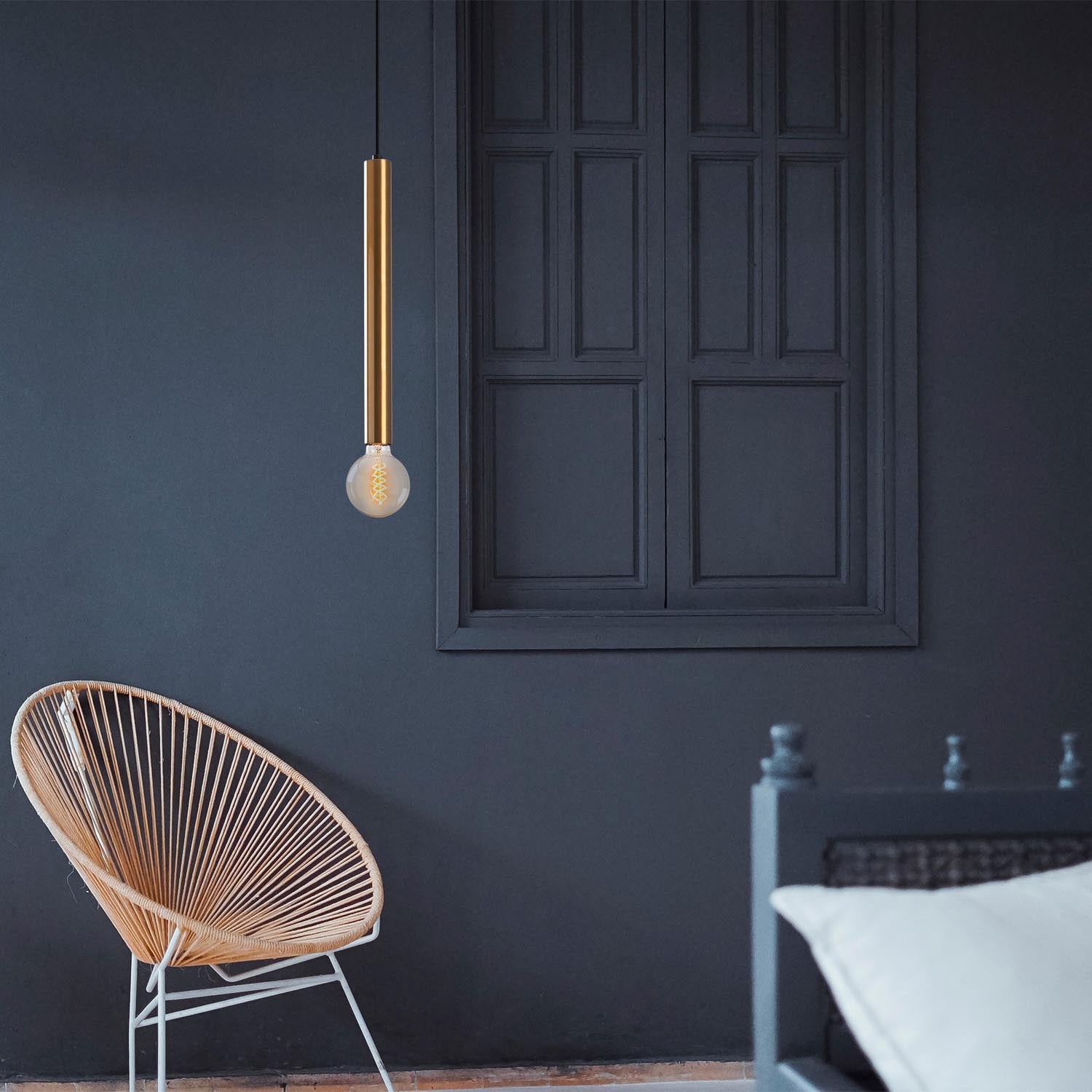 Entdecken Sie die Tempo Pendelleuchte von Opviq im Vintage-Stil. Ein eleganter Kronleuchter, der jedem Raum Glamour und skandinavischen Charme verleiht.