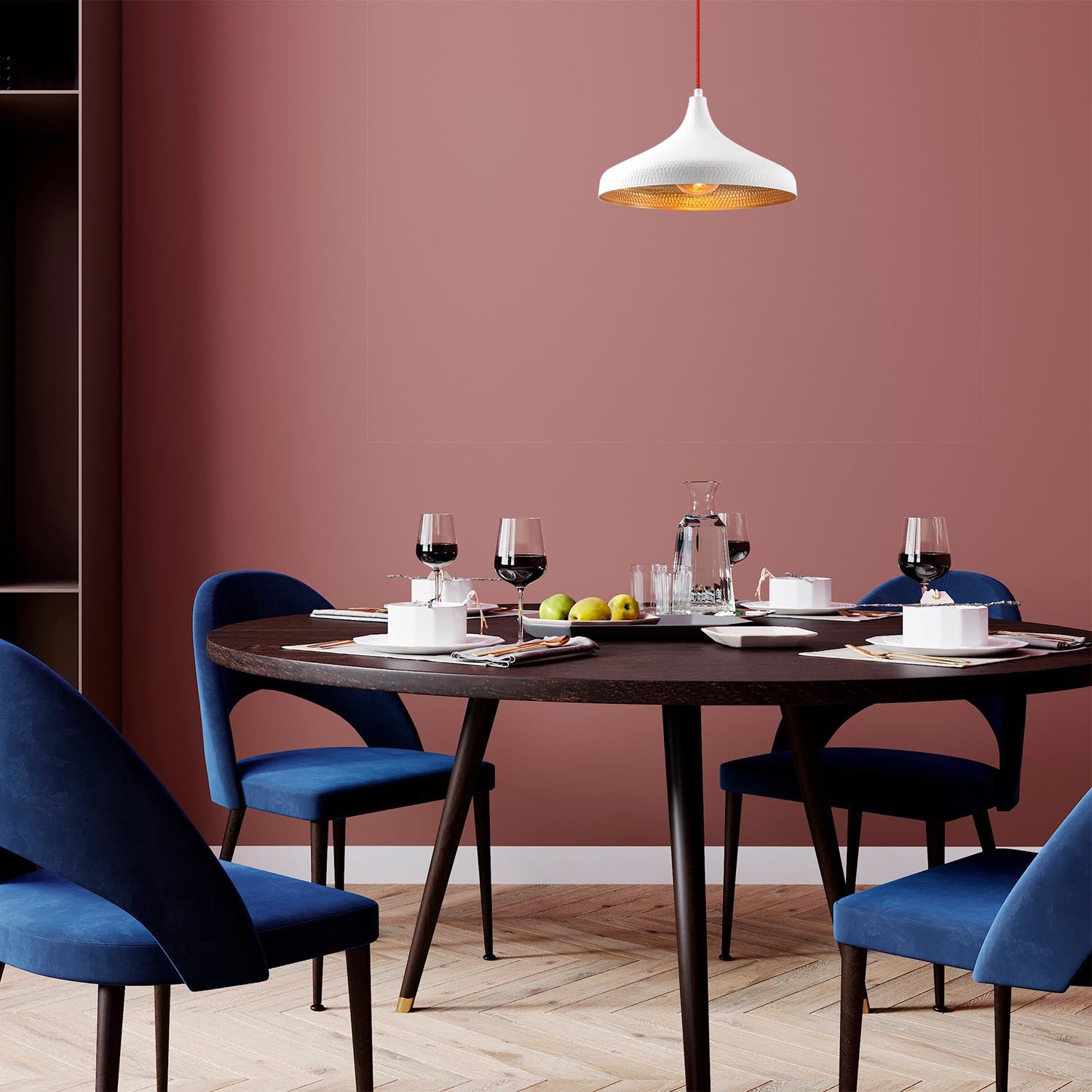 Entdecken Sie die elegante Tattoo Pendelleuchte in Weiß und Rot von Opviq. Perfekt für jeden Raum, vereint sie Stil und Funktionalität.