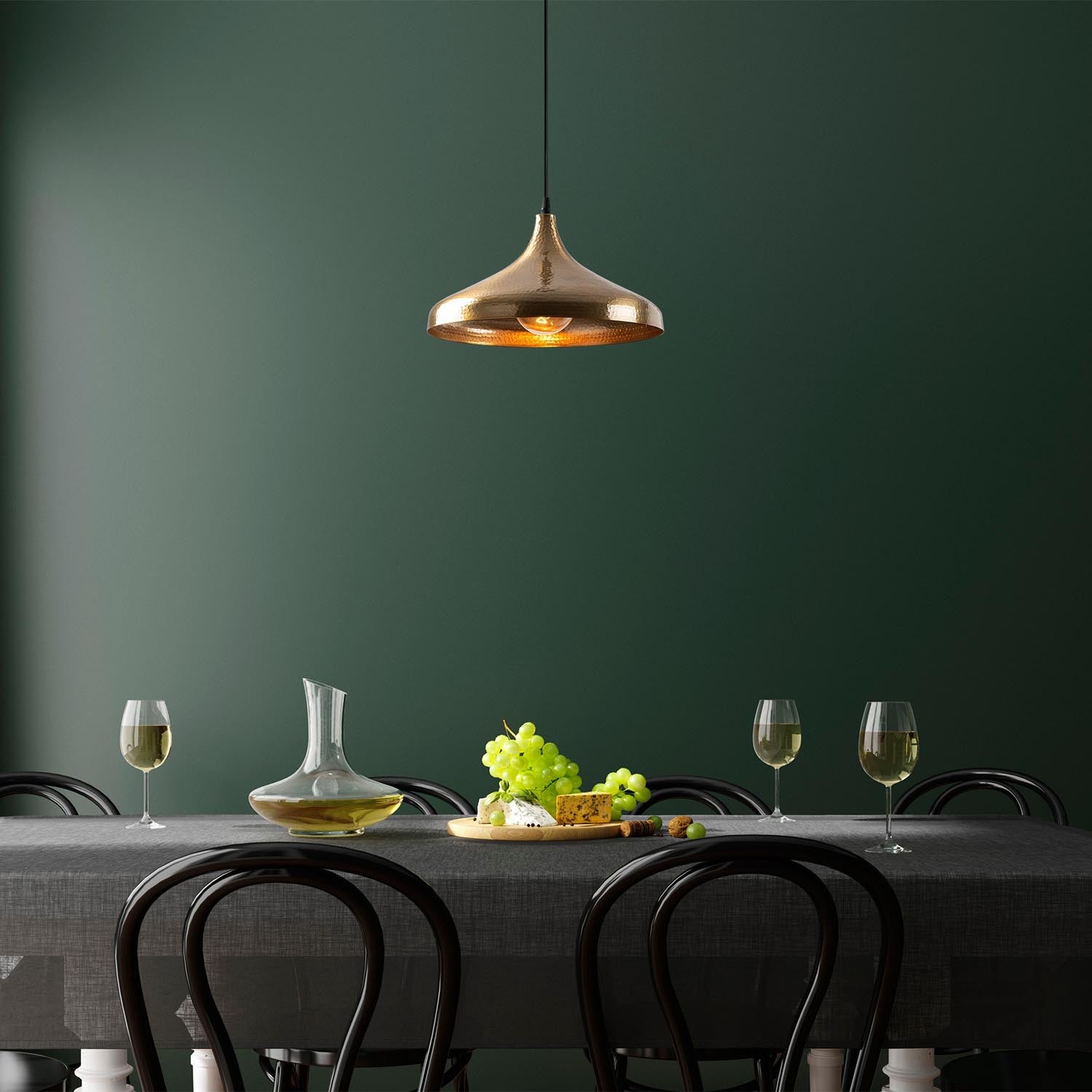 Entdecken Sie die Tattoo Pendelleuchte von Opviq – ein elegantes Vintage-Design, das jeden Raum mit Stil und Charme erhellt.