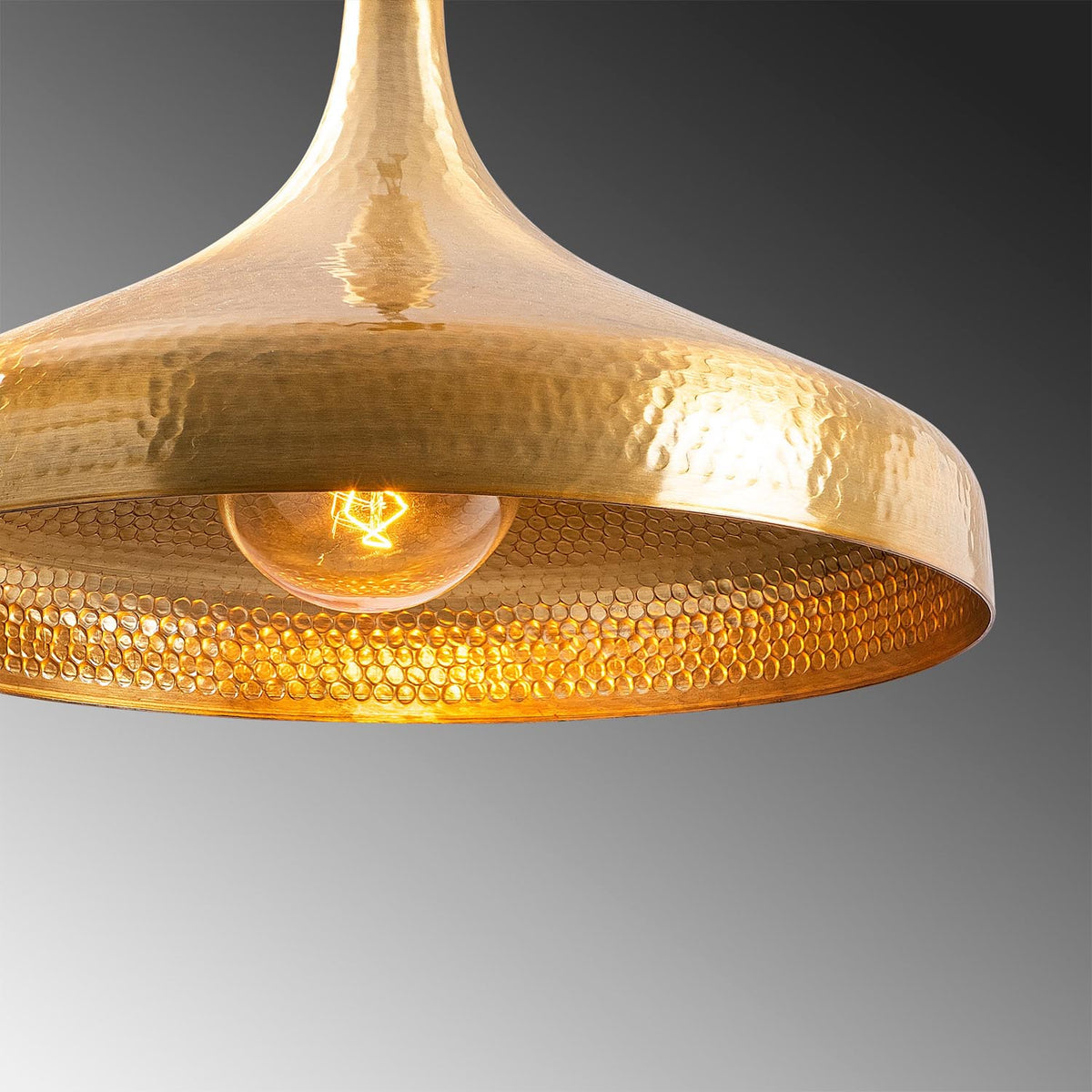 Tattoo Pendellampe - Gold
Schwarz in Gold / Schwarz präsentiert im Onlineshop von KAQTU Design AG. Pendelleuchte ist von Opviq