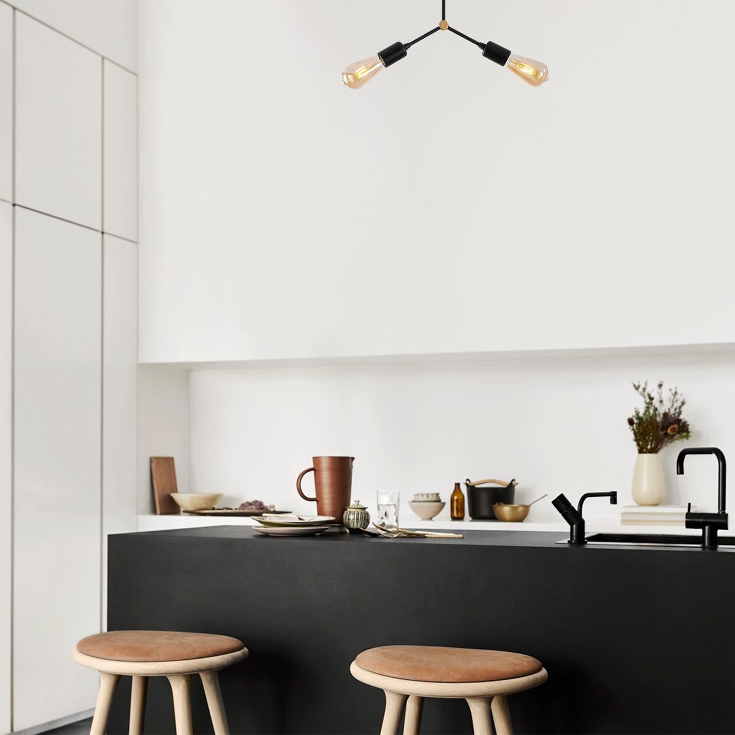 Entdecken Sie die elegante Sparrow Pendelleuchte in Schwarz von Opviq. Perfekt für stilvolle Akzente in jedem Raum.