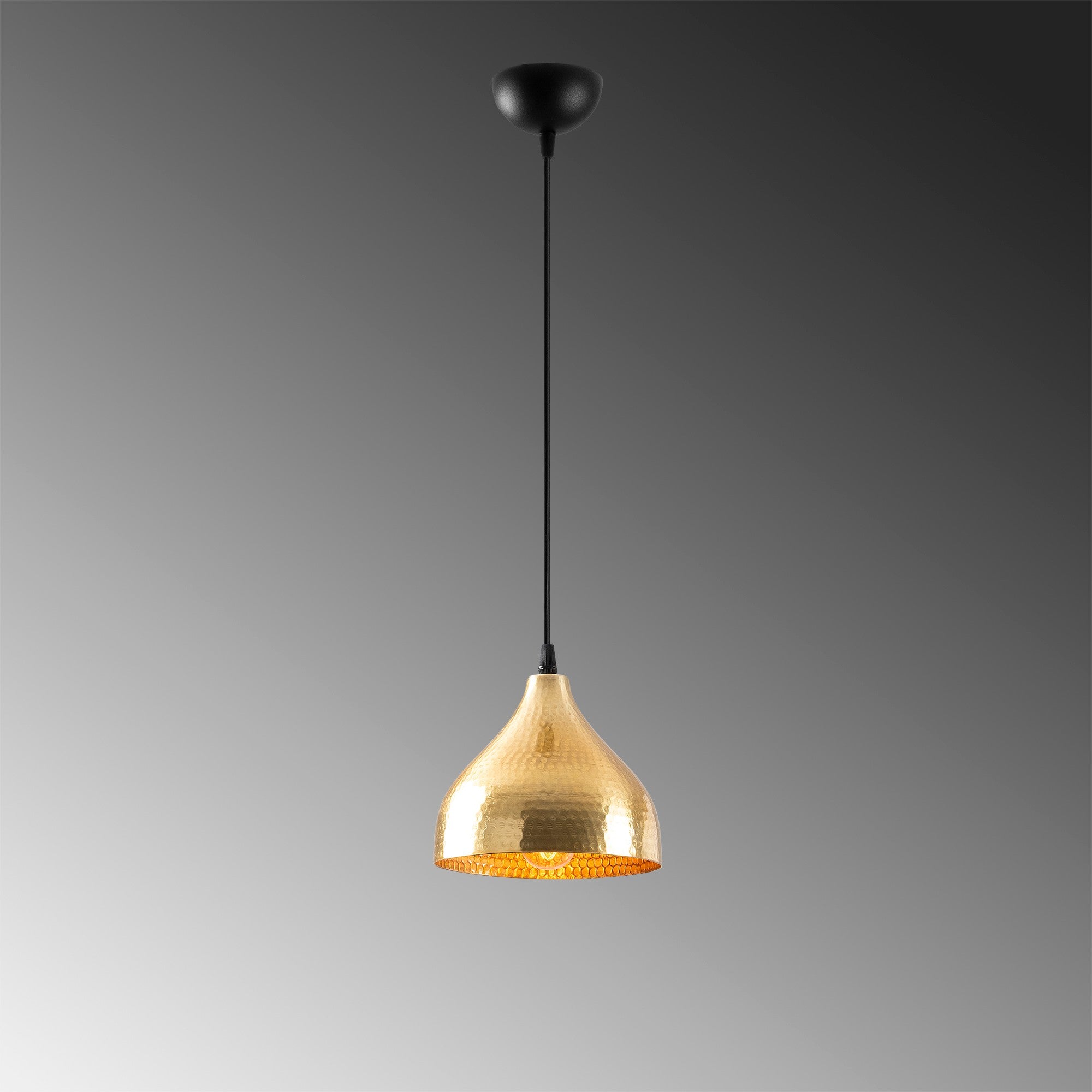 Erleben Sie mit der goldenen Tattoo Pendelleuchte von Opviq stilvolle Eleganz. Ihr einzigartiges Design verwandelt jeden Raum in eine luxuriöse Oase.