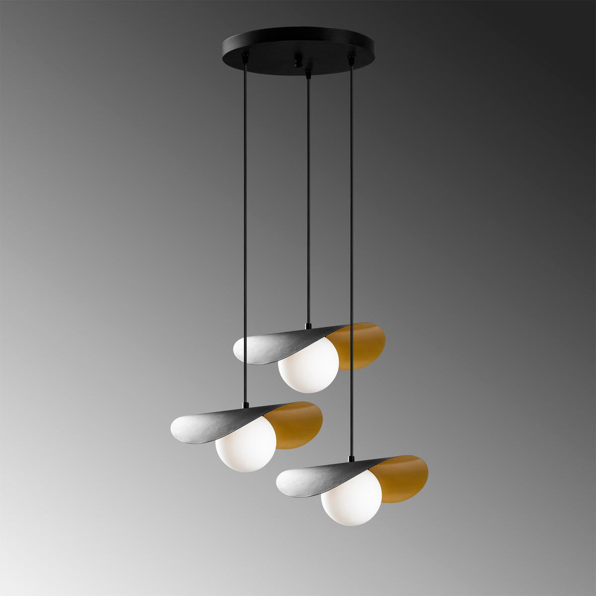 Vatoz Pendellampe - Schwarz in Schwarz präsentiert im Onlineshop von KAQTU Design AG. Pendelleuchte ist von Opviq
