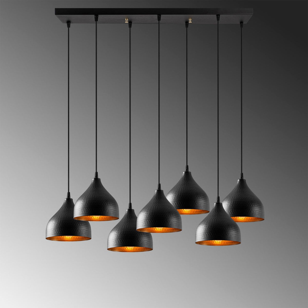 Tattoo Pendellampe - Schwarz in Schwarz präsentiert im Onlineshop von KAQTU Design AG. Pendelleuchte ist von Opviq