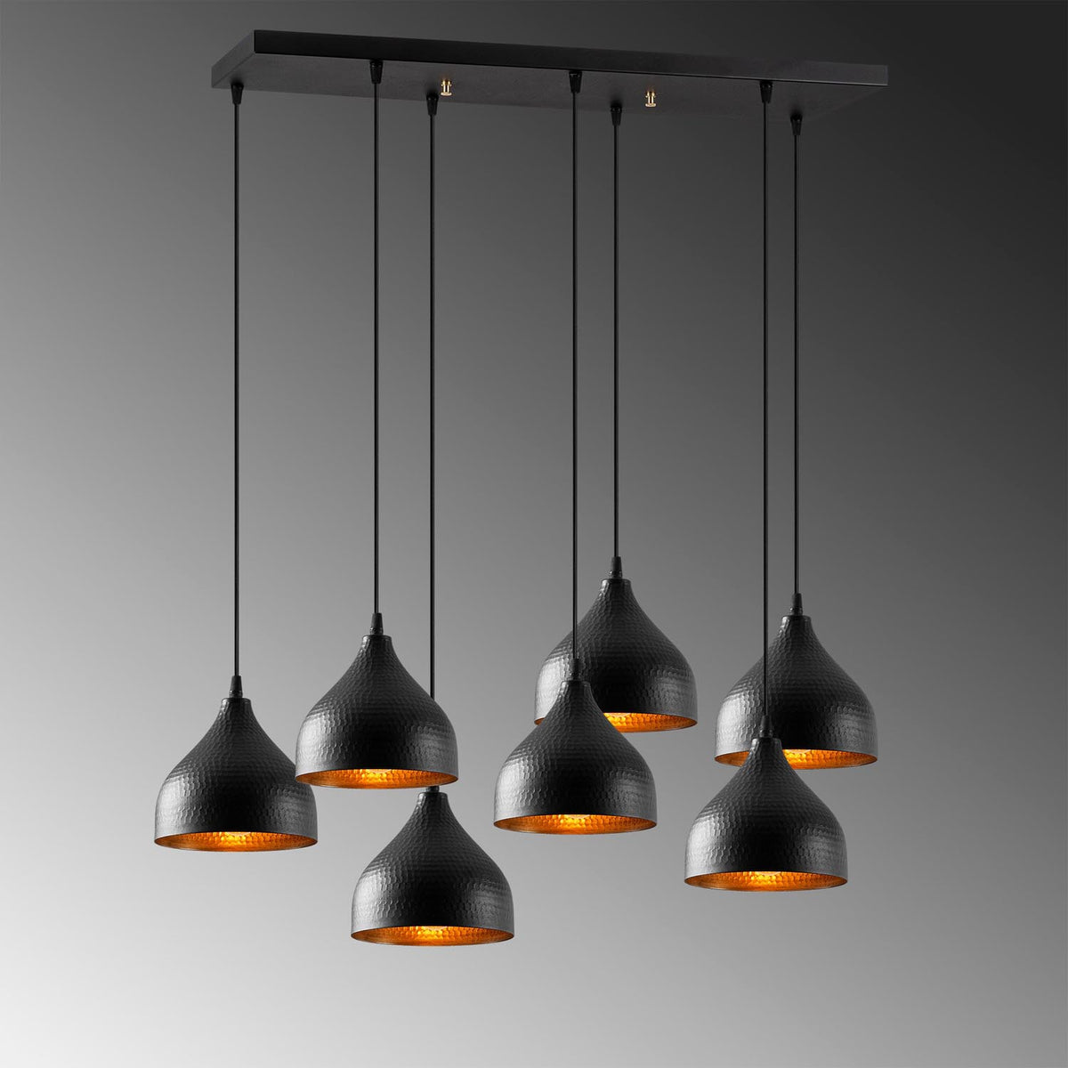 Tattoo Pendellampe - Schwarz in Schwarz präsentiert im Onlineshop von KAQTU Design AG. Pendelleuchte ist von Opviq