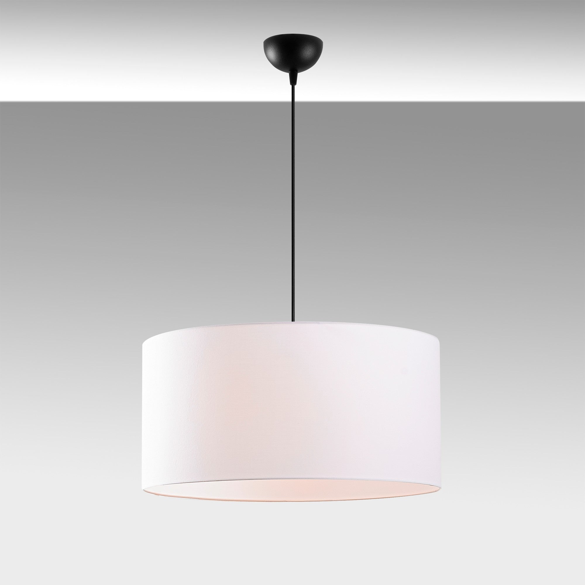 Entdecken Sie die weiße Abajur Pendelleuchte von Opviq – ein stilvolles Highlight für Ihr Zuhause, das Eleganz und Funktionalität vereint.