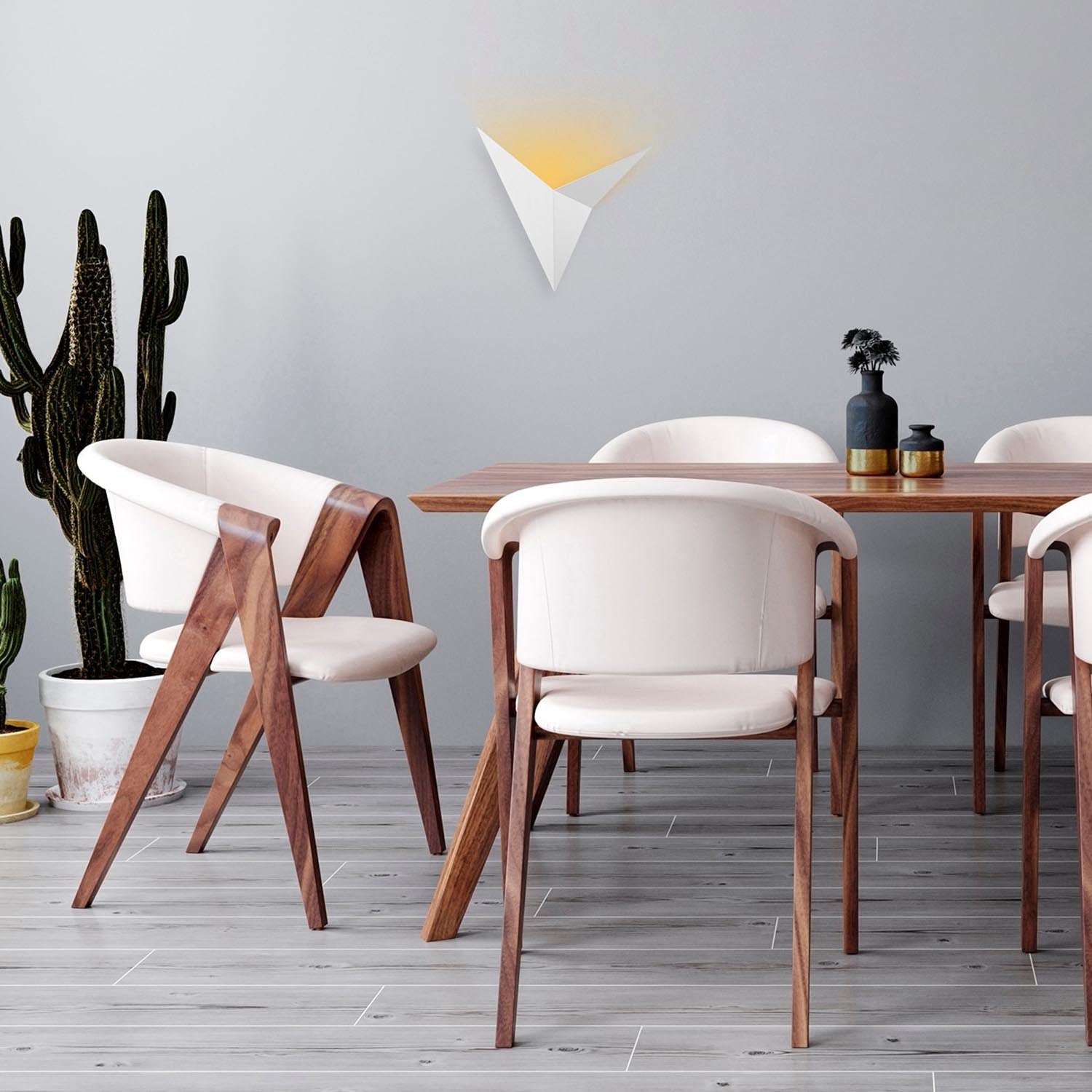 Entdecken Sie die stilvolle Bird Wandleuchte in Weiß von Opviq. Elegantes Design und hochwertige Materialien für ein modernes Ambiente.