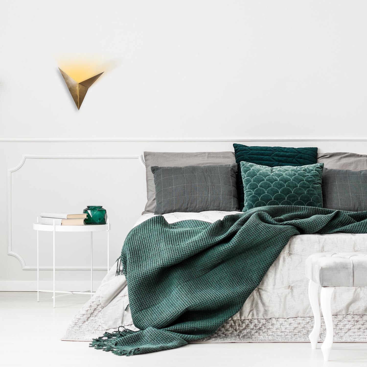 Entdecken Sie die Bird Wandleuchte von Opviq im Vintage-Stil. Diese elegante Kupferleuchte verleiht jedem Raum einen rustikalen Charme und warmes Licht.