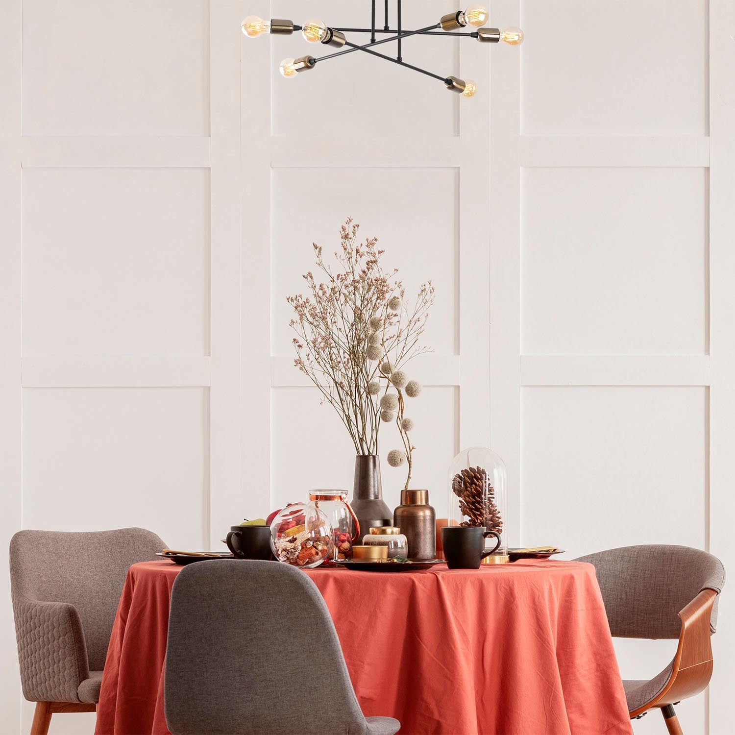 Verleihen Sie Ihrem Zuhause mit der Fleur Pendelleuchte von Opviq in Schwarz einen Hauch von Luxus und Stil. Ideal für jeden modernen Raum.