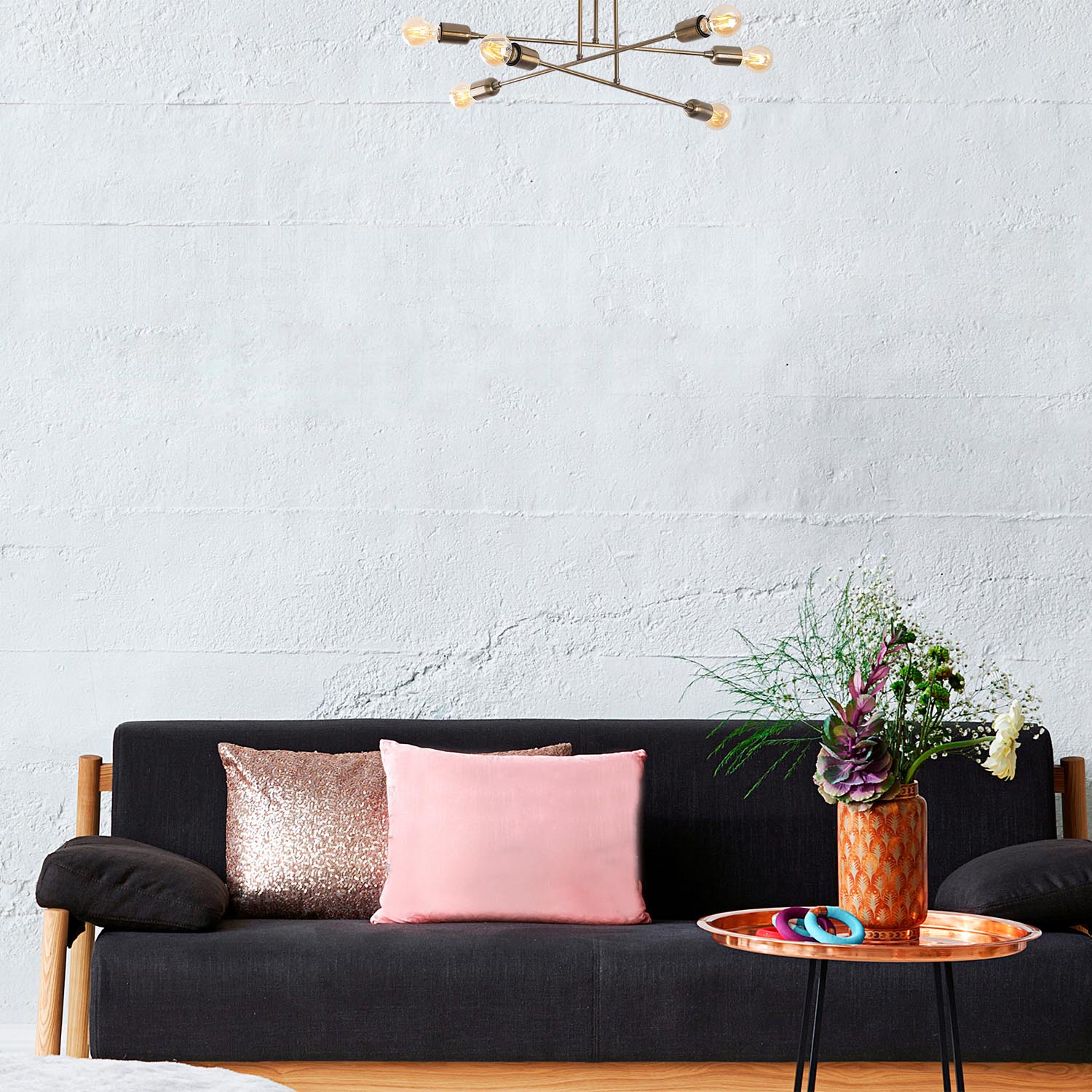 Erleben Sie die Fleur Pendelleuchte von Opviq – ein stilvoller Vintage-Kronleuchter, der mit seinem industriellen Design und warmem Licht jeden Raum verzaubert.