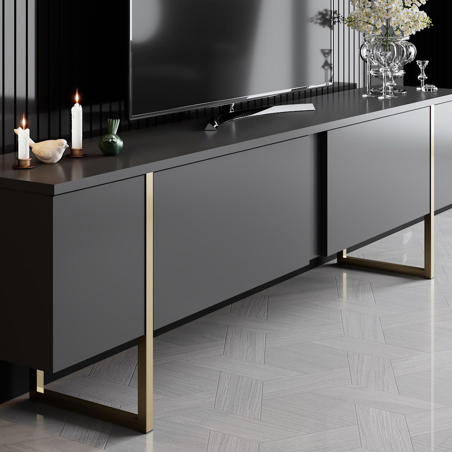 Entdecken Sie den Luxe Beistelltisch von Hanah Home in stilvollem Anthrazit und Gold. Perfekte Kombination aus Eleganz und praktischer Nutzung für Ihr Zuhause.