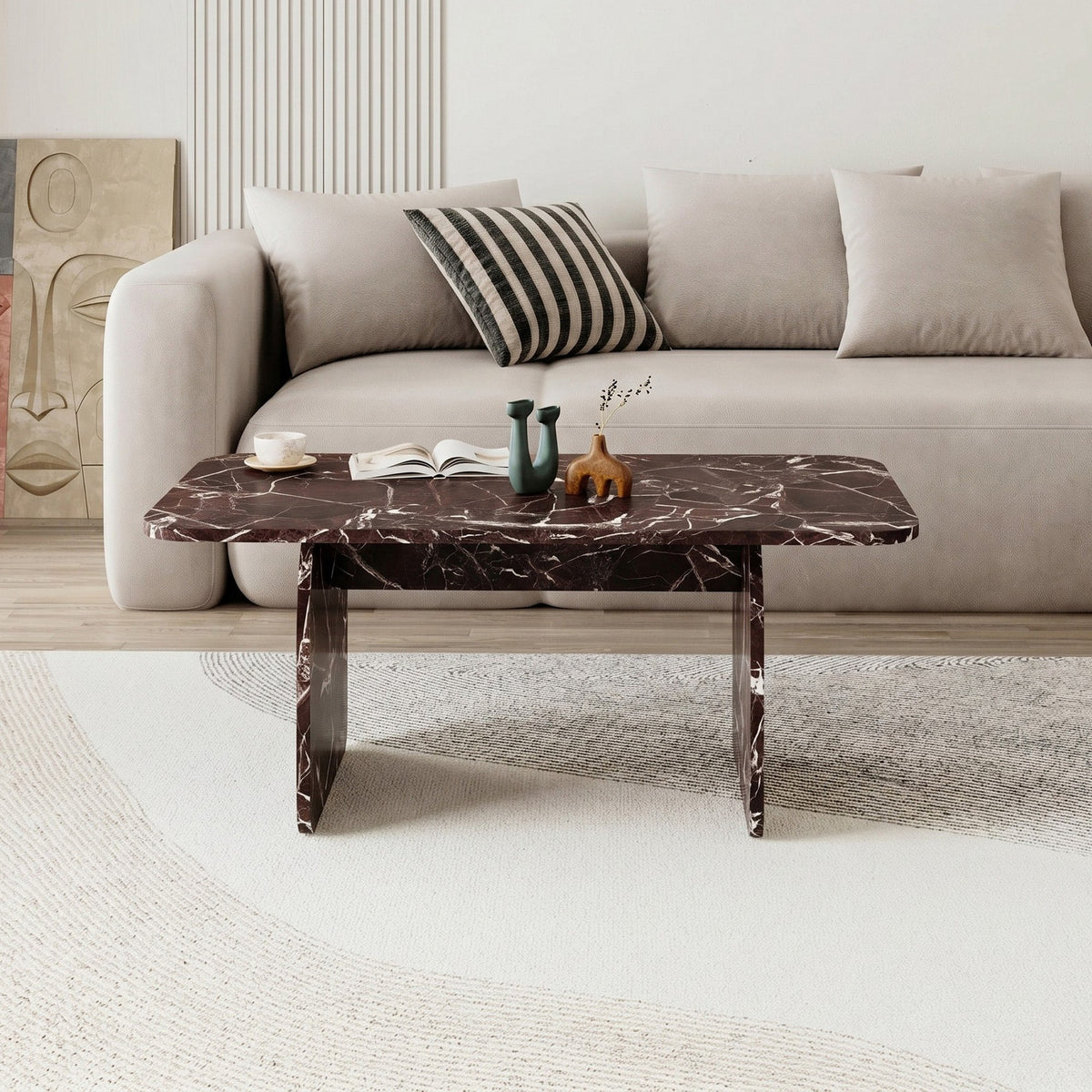Rechteckiger Couchtisch mit marmorähnlicher, brauner Oberfläche aus melaminbeschichteter Spanplatte, schlichtes modernes Design, Grösse 100x60x42 cm.